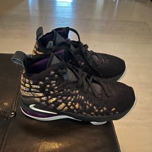 LeBron 17 Lakers
